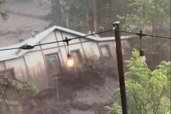 न्यू मैक्सिको बाढ़ में 2 बच्चों सहित 3 मृत, स्थानीय अधिकारियों का कहना है